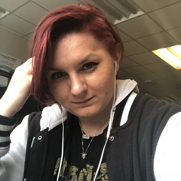 Meet your Posher, Holly - Picture 1 of 1